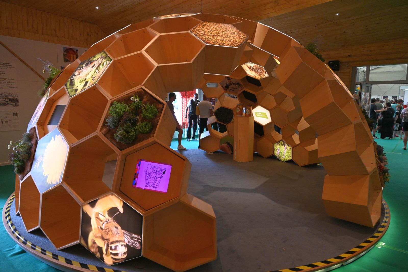 agra 2024 (42) agra 2024 (42)