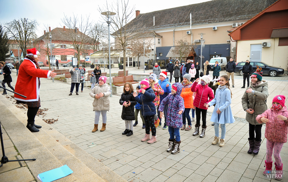 Djed Mraz i Snjeguročka posjetili Prelog