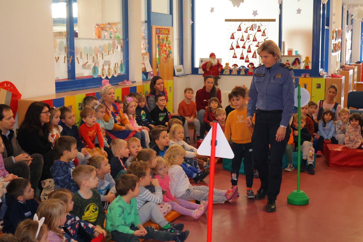 Mališani u Dječjem vrtiću Cipelica učili prometna pravila