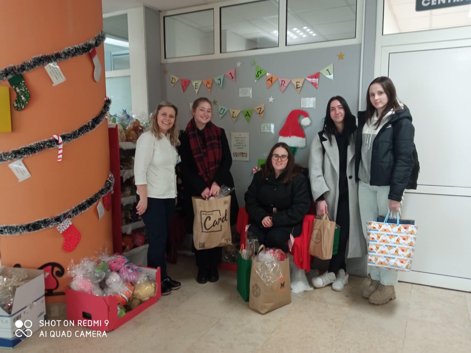 FOTO Dječji šareni ulaz u Županijskoj bolnici Čakovec obasjan osmijesima