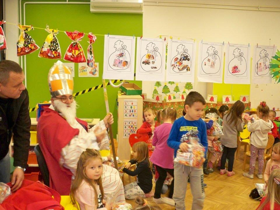 SVETI NIKOLA U DV KOTRIBA Tradicionalni blagdanski pohod vatrogasaca i nogometaša