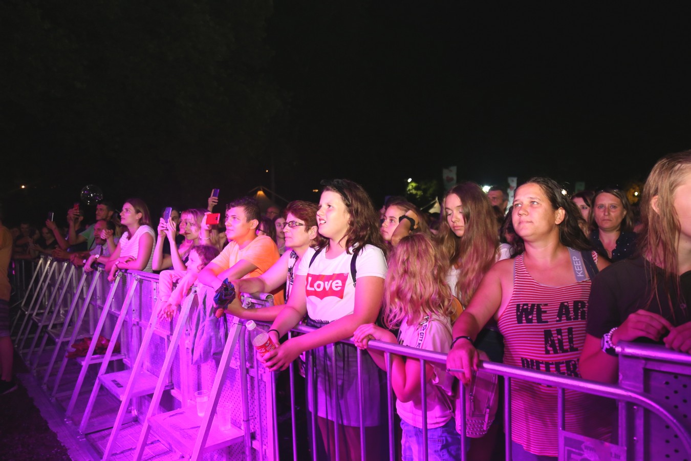 Popularna Jelena Rozga hitovima raspjevala posjetitelje Porcijunkulova