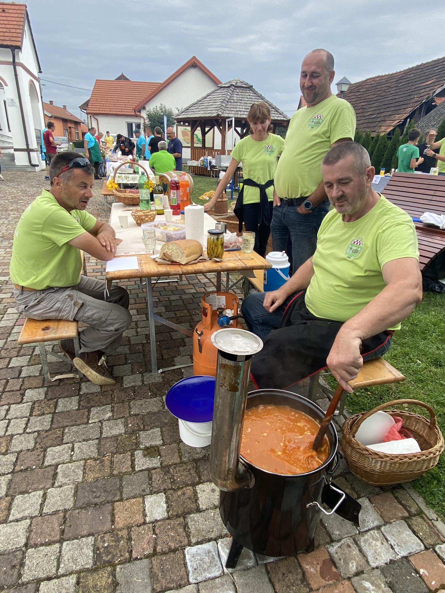 SVE BILO FINO 3. Eko kotlić na Trgu međimurske prirode okupio 13 ekipa