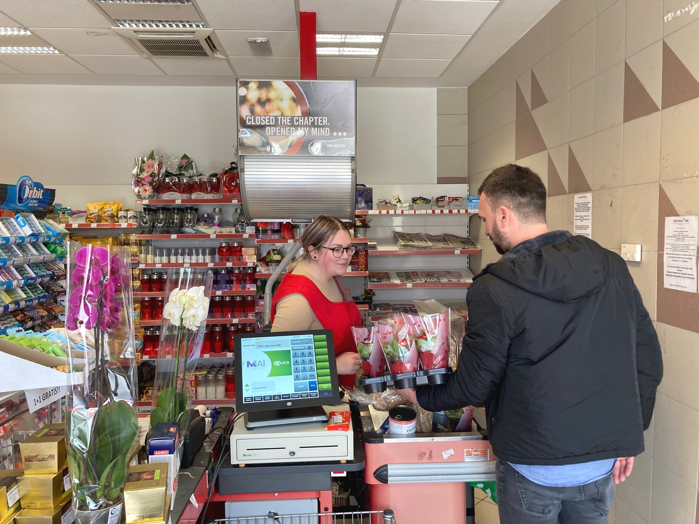 Načelnik Vratišinca Mihael Grbavec mještanke iznenadio jaglacima povodom Dana žena