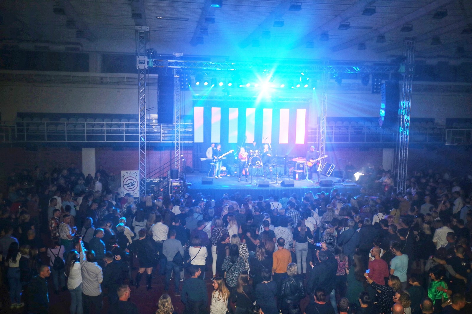 Dražen Zečić u prepunoj dvorani GOC-a napravio pravu feštu!