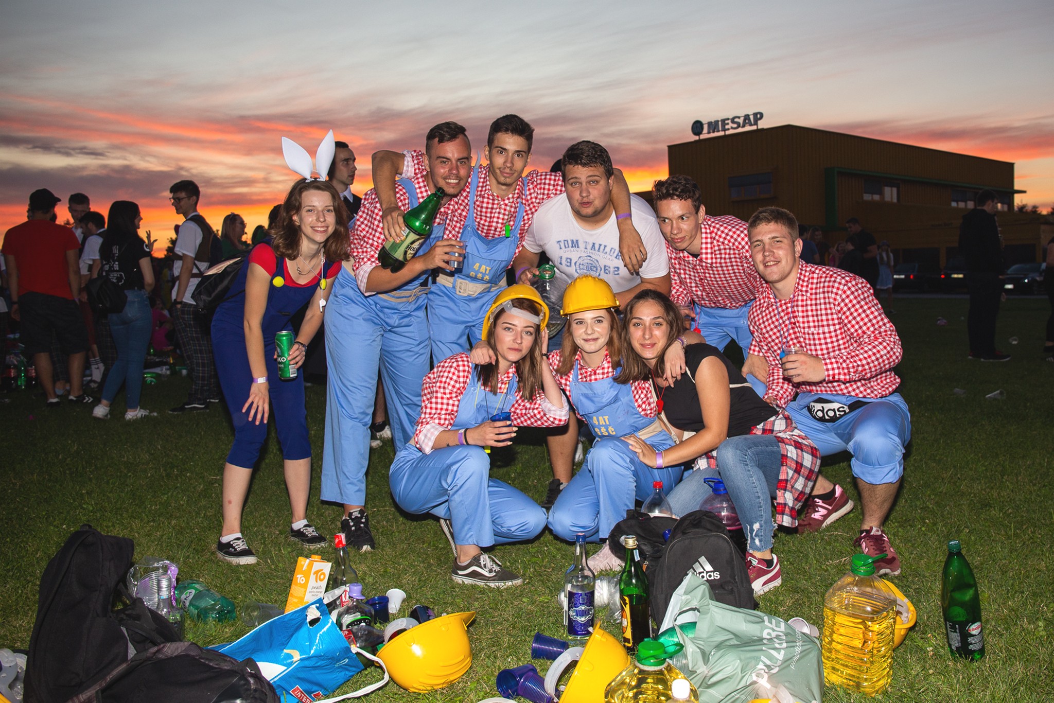 MATURANTI SE ZABAVLJAJU Odlična zabava za kraj na Mesapu