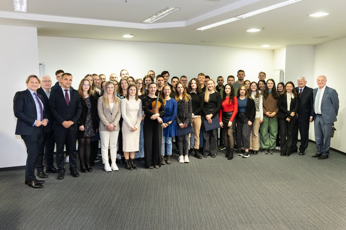 VRIJEDNI STUDENTI I u ovoj akademskoj godini Zaklada Mikec stipendira 47 uspješnih studenata