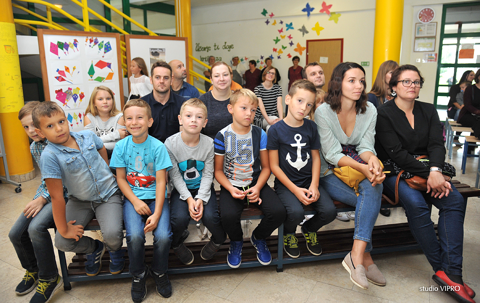 Prvašići Osnovne škole Prelog i Draškovec dočekani prigodnim programom