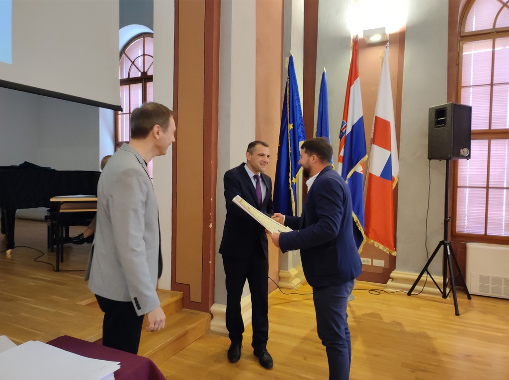 OBRTNIČKA KOMORA Novopečenim majstorima uručene diplome!