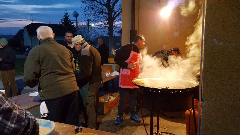 Zapaljena prva adventska svijeća u Svetoj Mariji