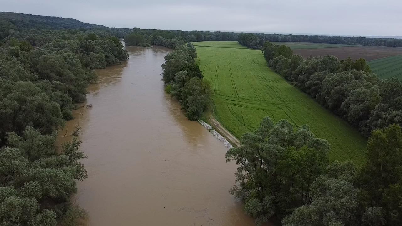 IZGLEDA STRAŠNO Nabujala Mura na potezu od Kotoribe do Donje Dubrave