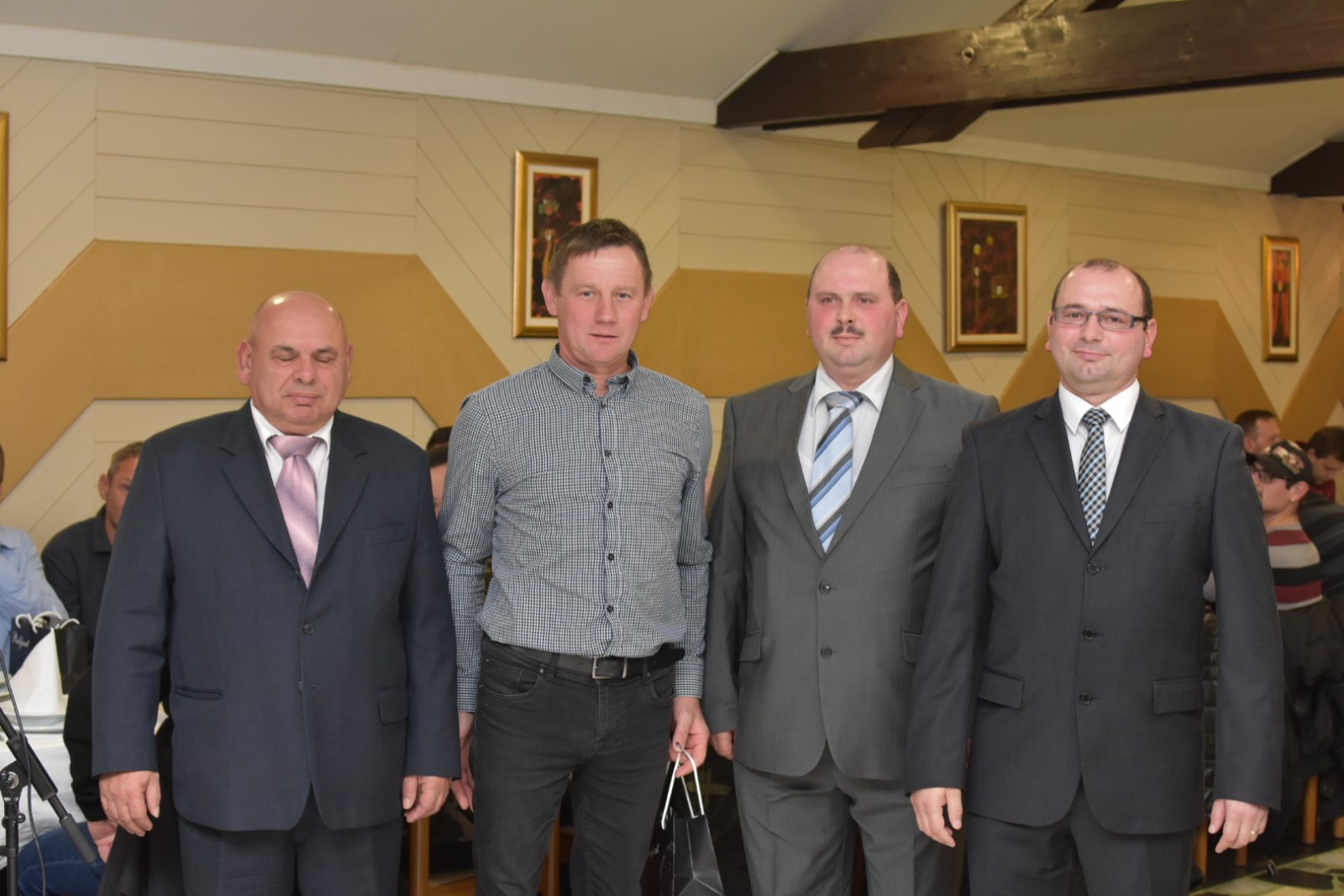 ANDRIJA TOMAŠEK ‘Sinovi nastavljaju moj posao i siguran sam da će uspješno trajati i slijedećih 25 godina’ ANDRIJA TOMAŠEK ‘Sinovi nastavljaju moj posao i siguran sam da će uspješno trajati i slijedećih 25 godina’