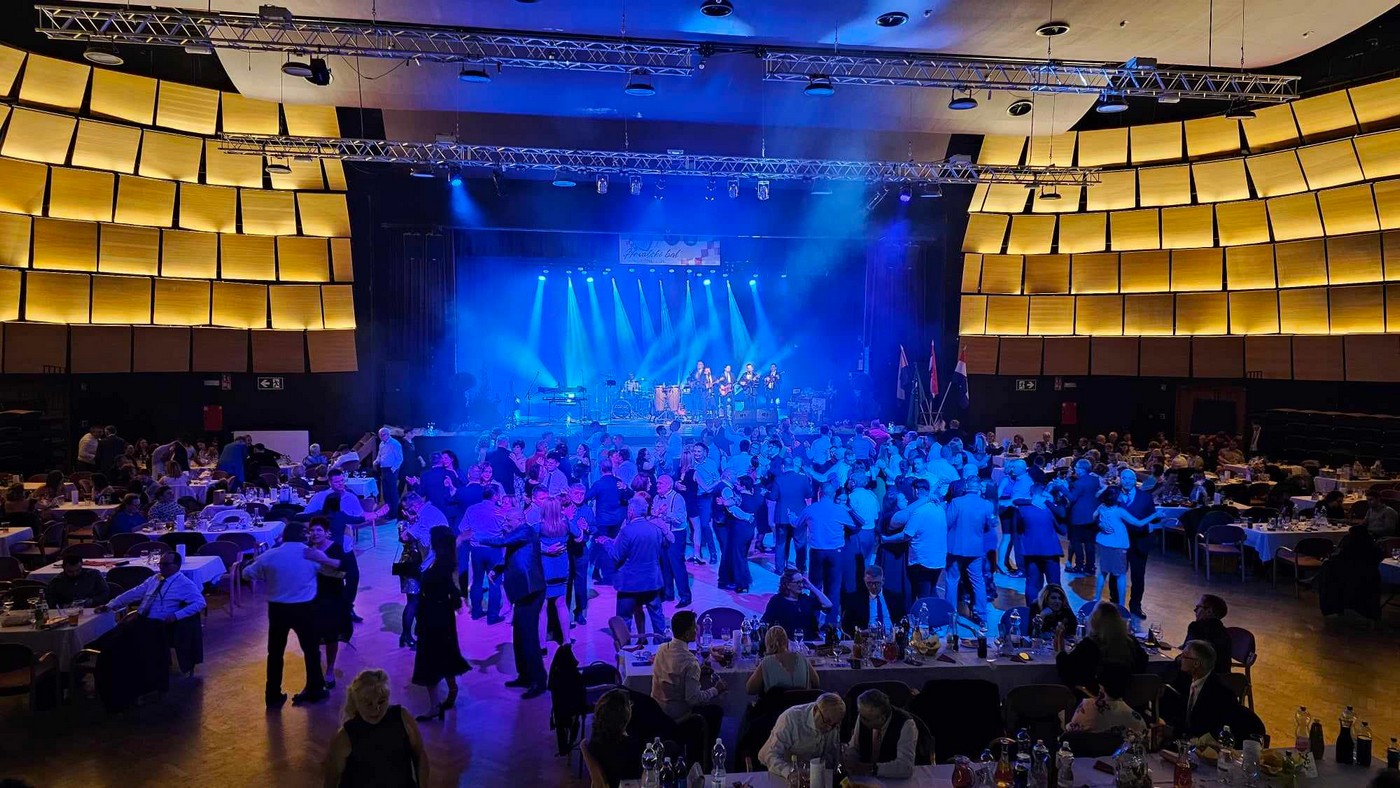 VELIKO PRIJATELJSTVO Održan tradicionalni hrvatski bal u Szombatelyu