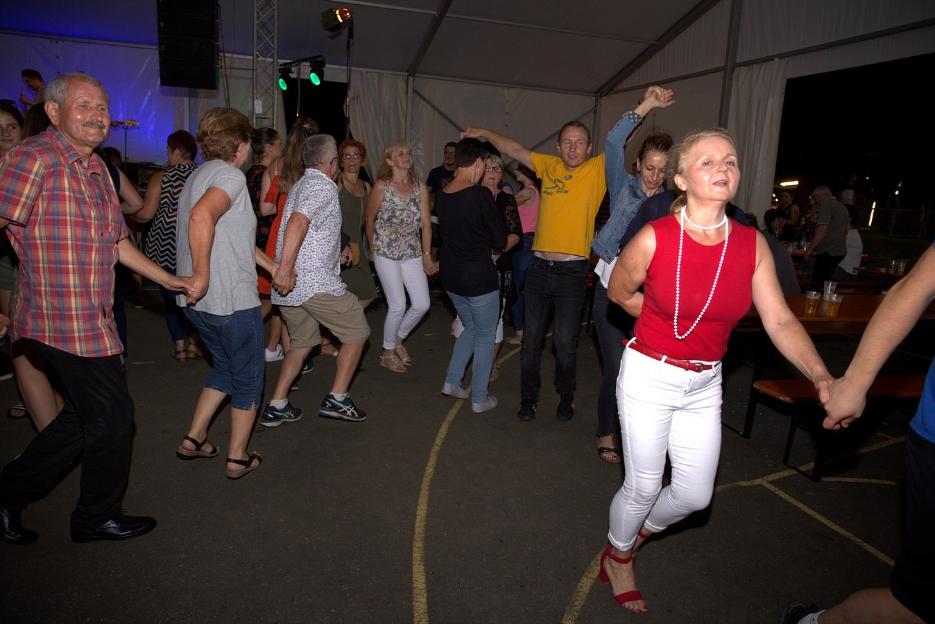 Mejaši rasplesali brojnu publiku u Palovcu