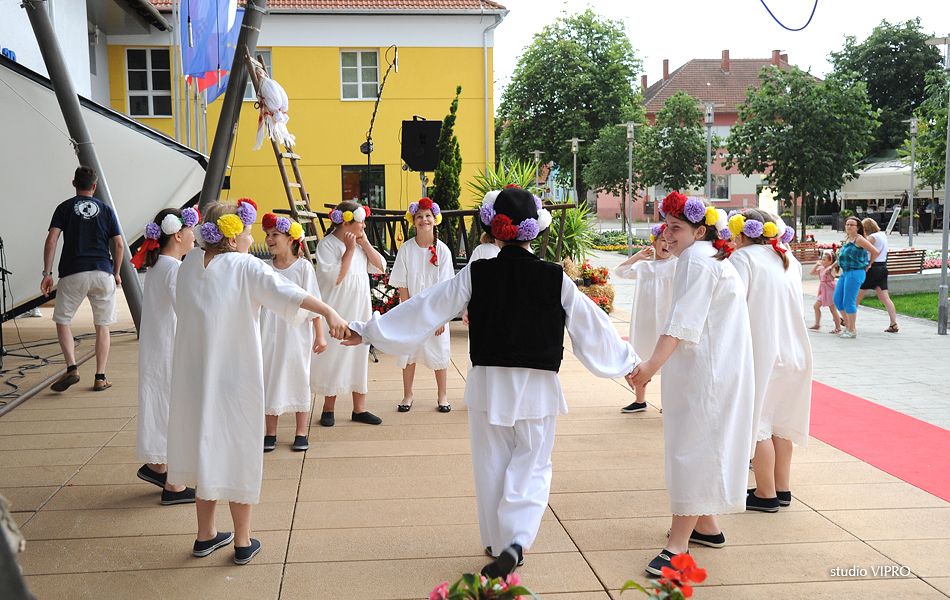 359115674dsc1918700600