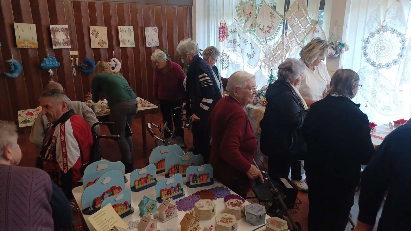 FOTO U tijeku je krasna Božićna izložba ručnih radova korisnika Doma za starije i nemoćne osobe u Čakovcu