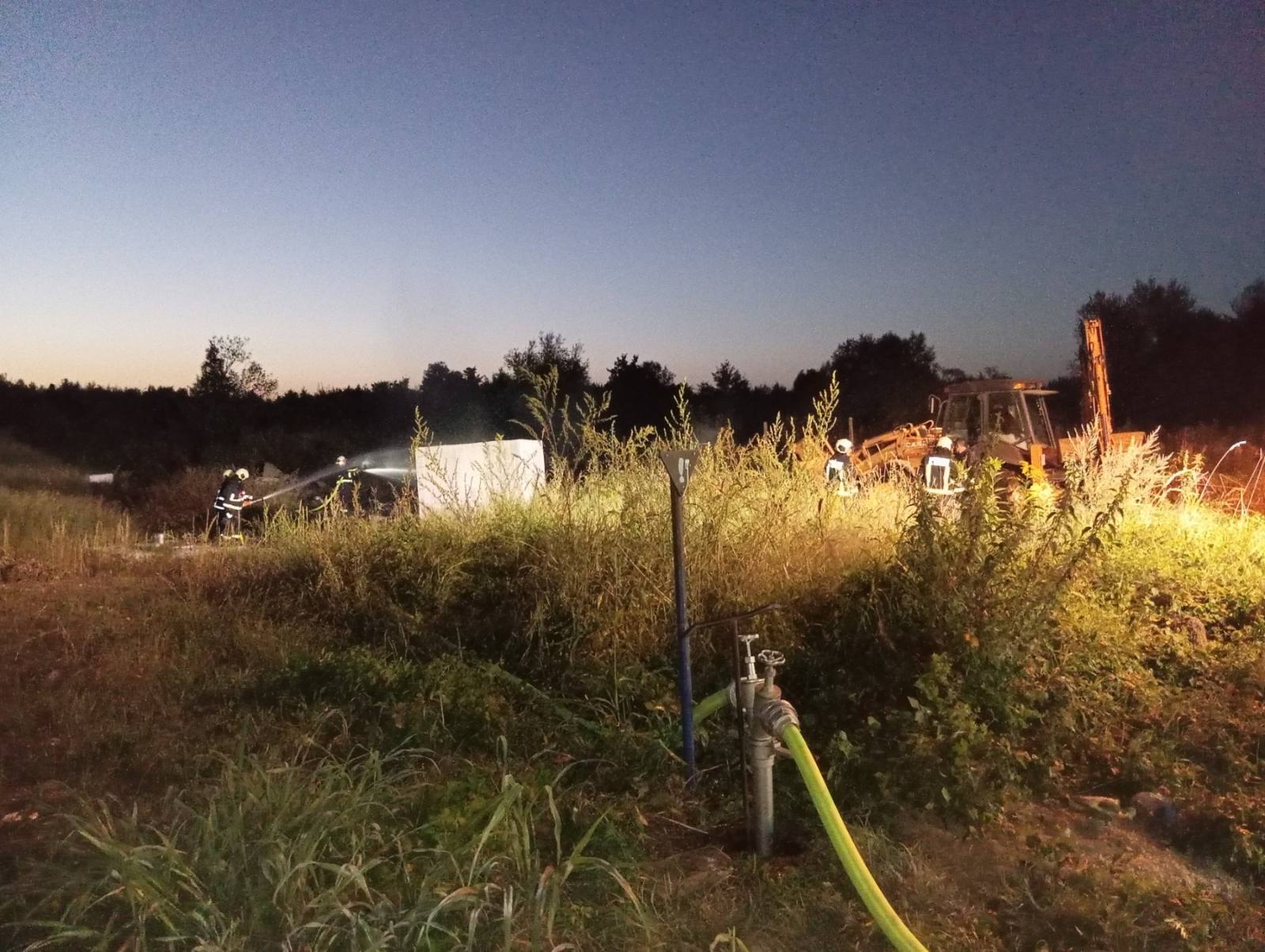 SITNICE ‘Bilo je toliko zapaljenog smeća da je bager morao doći u pomoć’