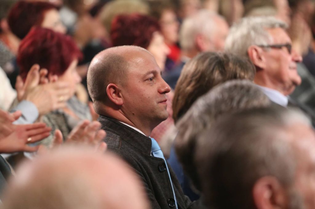 2399825410213562492833632165458