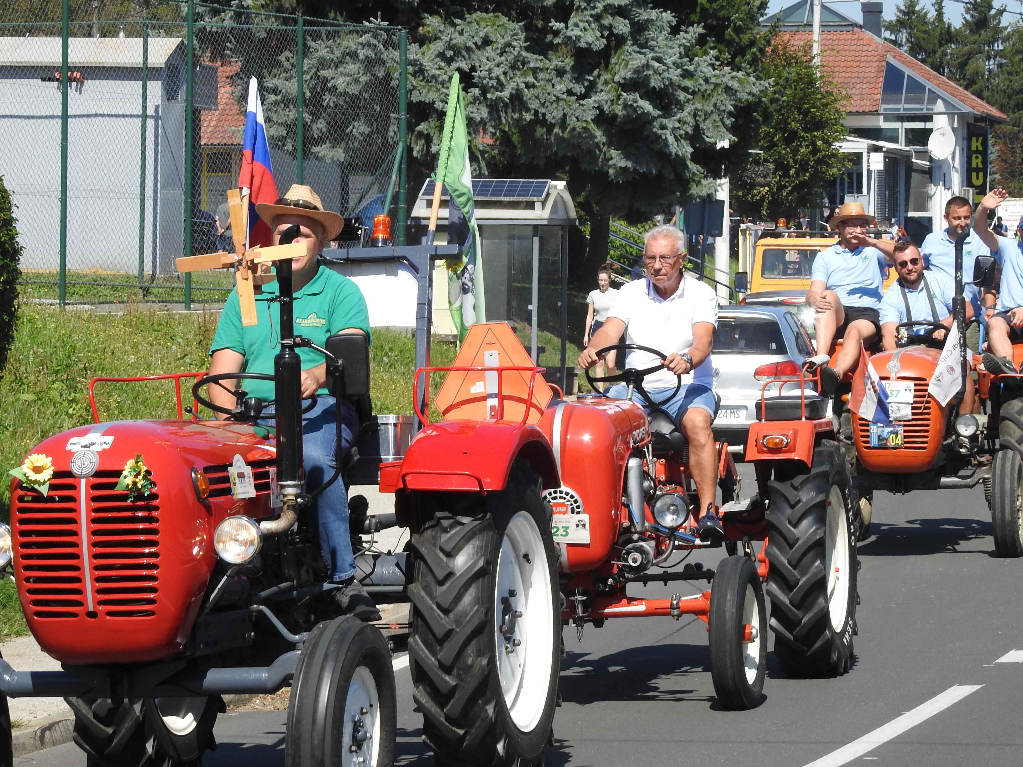 SELNICA Pogledajte kako je bilo na 17. susretu starih traktora