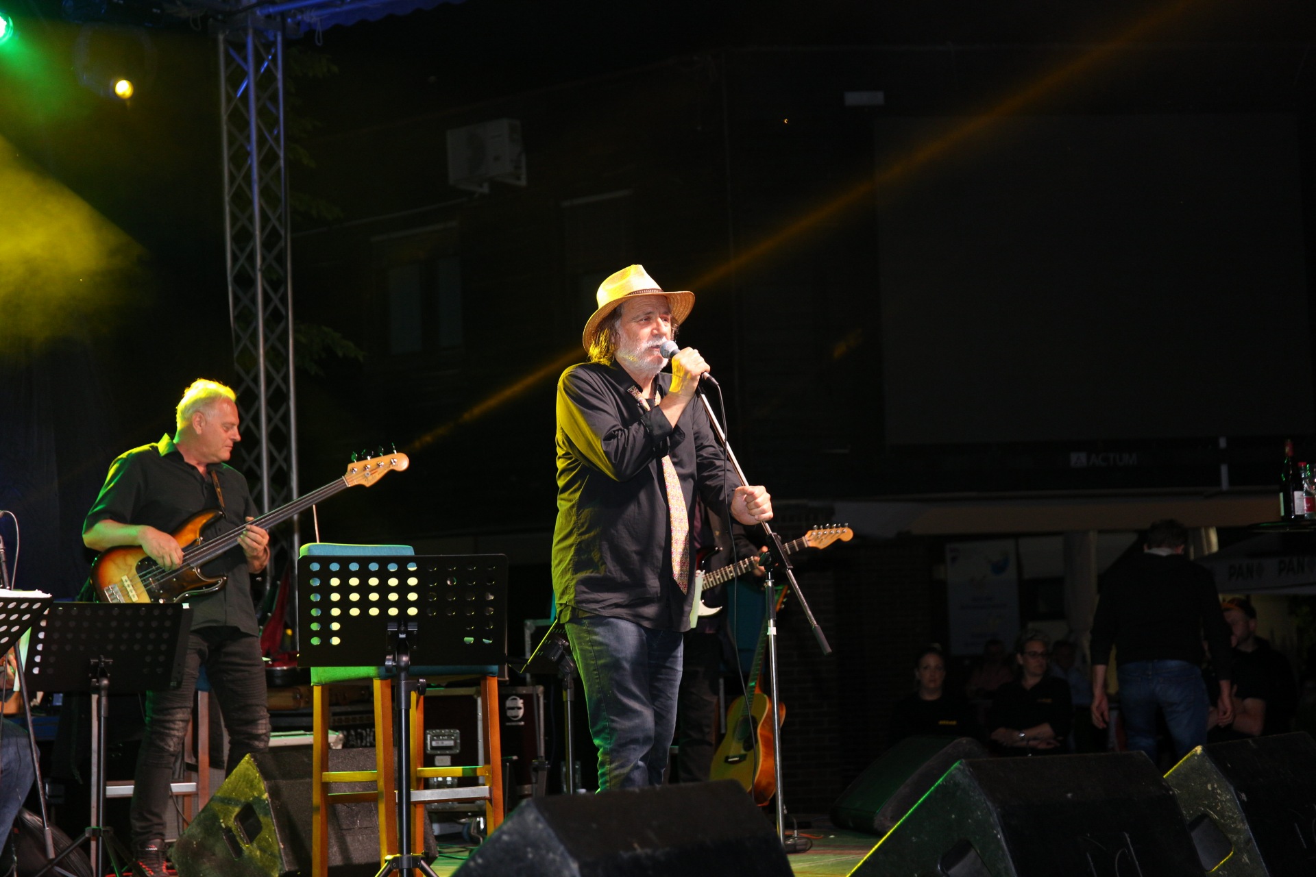 Koncert Rade Šerbedžije i Zapadnog kolodvora na Trgu Republike u Čakovcu