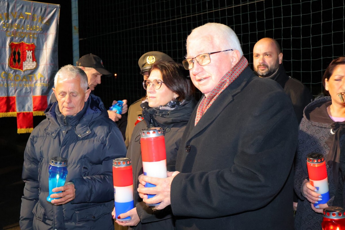 DAN SJEĆANJA Čakovec se i ove godine dostojanstveno prisjetio žrtava Vukovara i Škrabrnje te obljetnice pogibije Nikole VII. Zrinskog DAN SJEĆANJA Čakovec se i ove godine dostojanstveno prisjetio žrtava Vukovara i Škrabrnje te obljetnice pogibije Nikole VII. Zrinskog