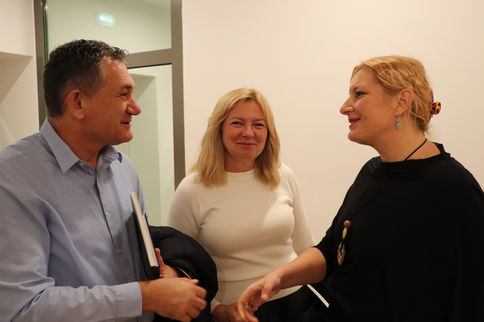 U Čakovcu održana promocija dvojezične zbirke pjesama Luje Bezeredija