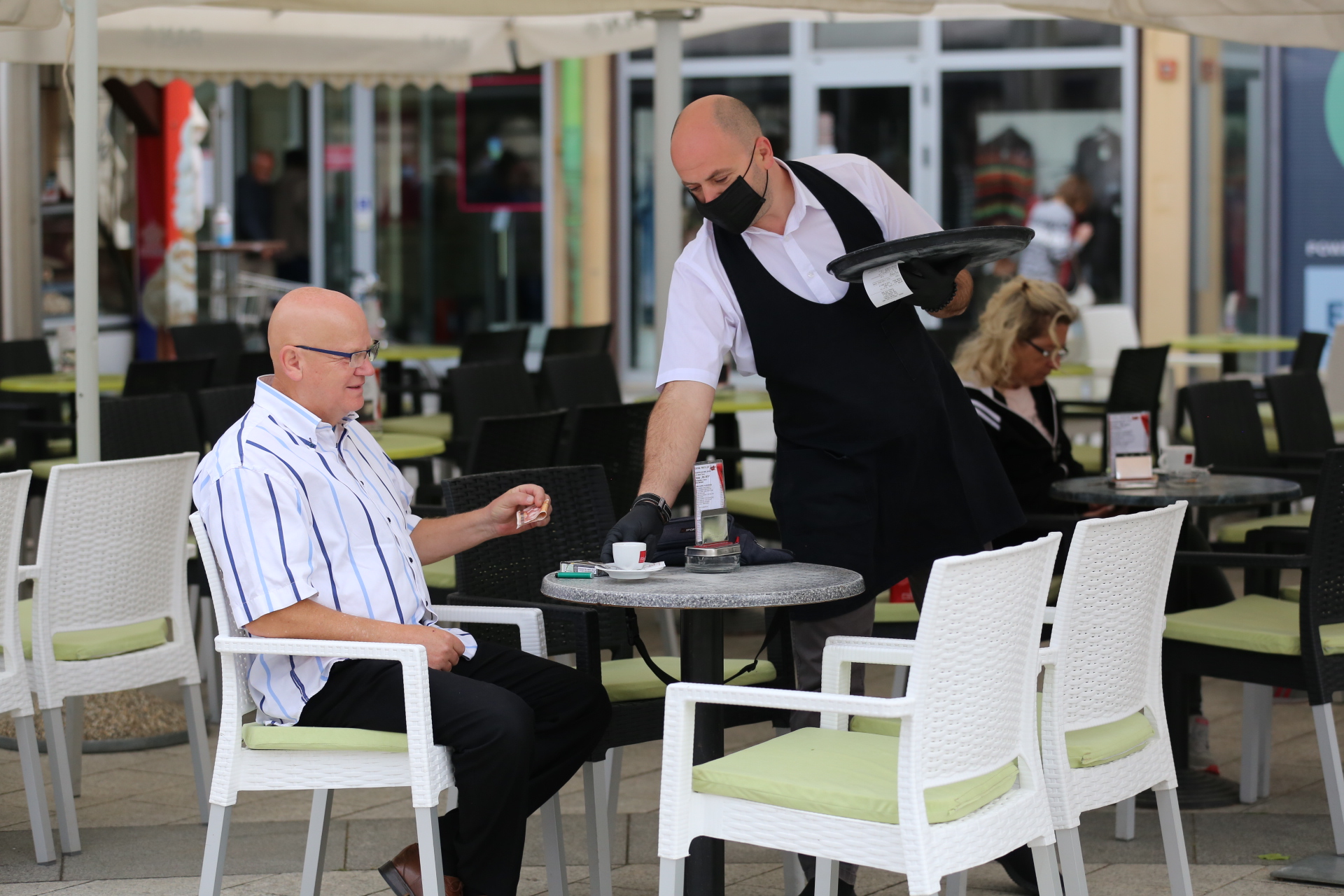 U Čakovcu ponovno otvoreni kafići – ispijanje kave u centru grada