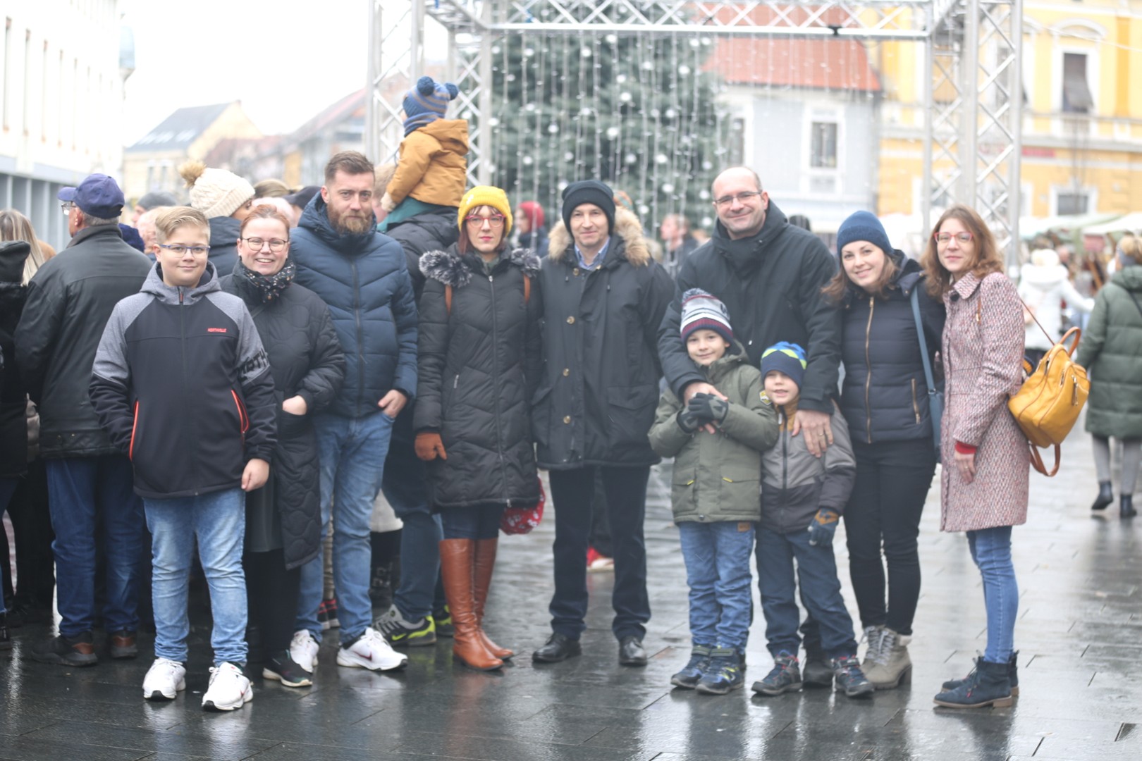 KLIKOM PO ČAKOVCU Bliži se Božić – prava blagdanska atmosfera u centru Čakovca