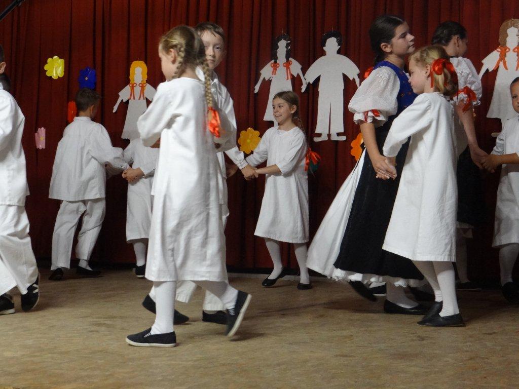 Prvi dječji folklorni susreti u Žiškovcu