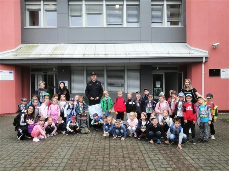 Mališani Dječjeg vrtića ‘Smješko’ posjetili policiju