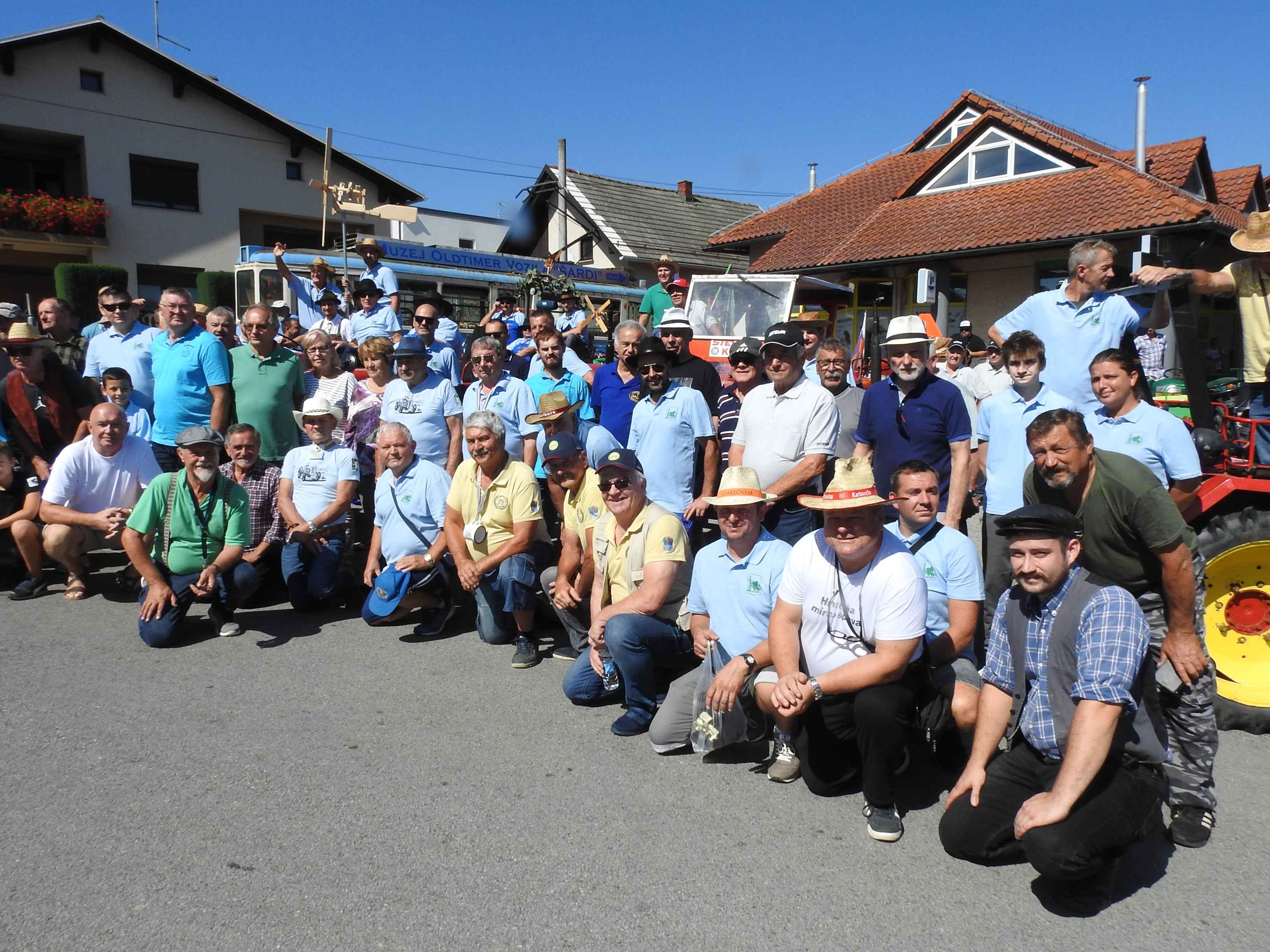 SELNICA Pogledajte kako je bilo na 17. susretu starih traktora