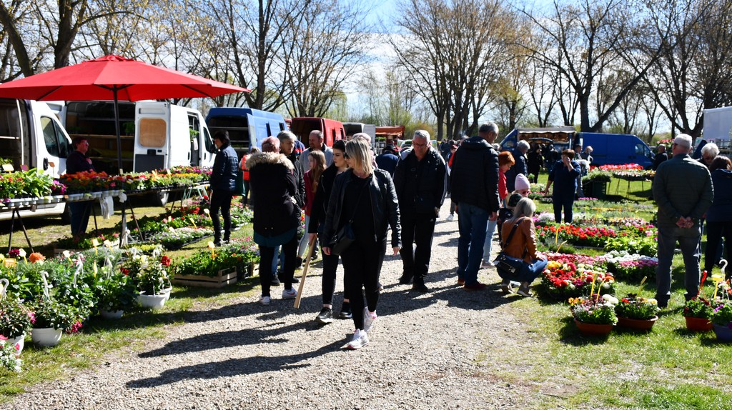 Proljetne temperature izmamile brojne posjetitelje na sajam u Čakovcu