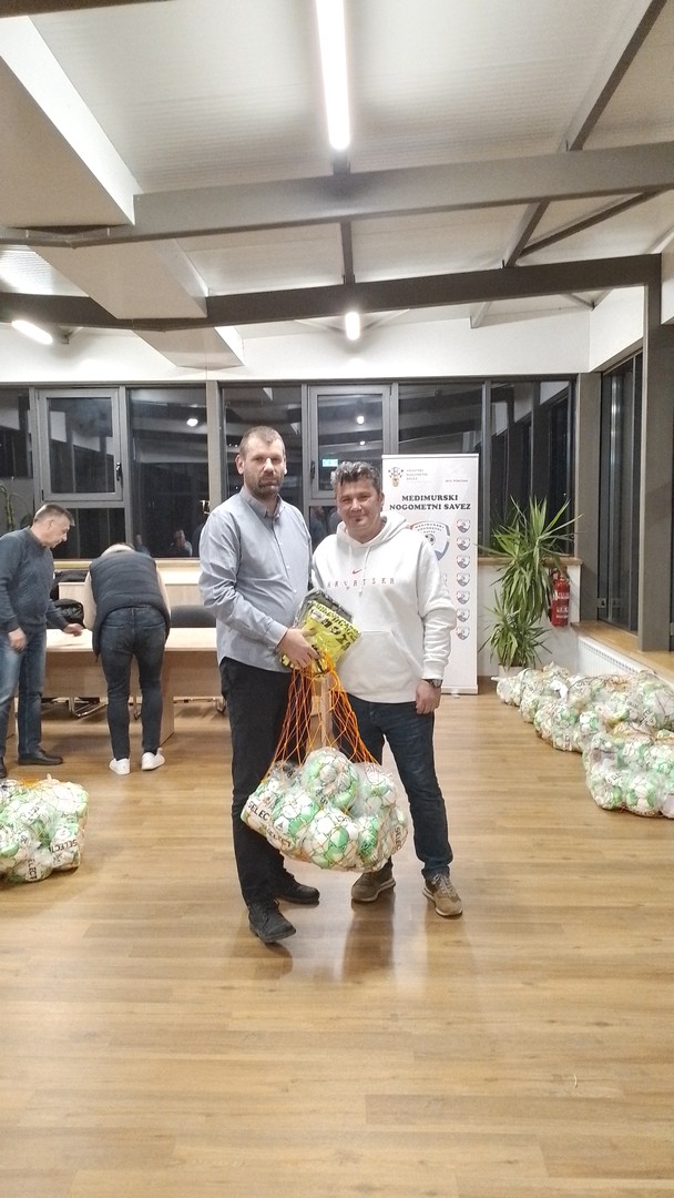Međimurski nogometni savez školama nogometa podijelio 350 lopti i 400 markera