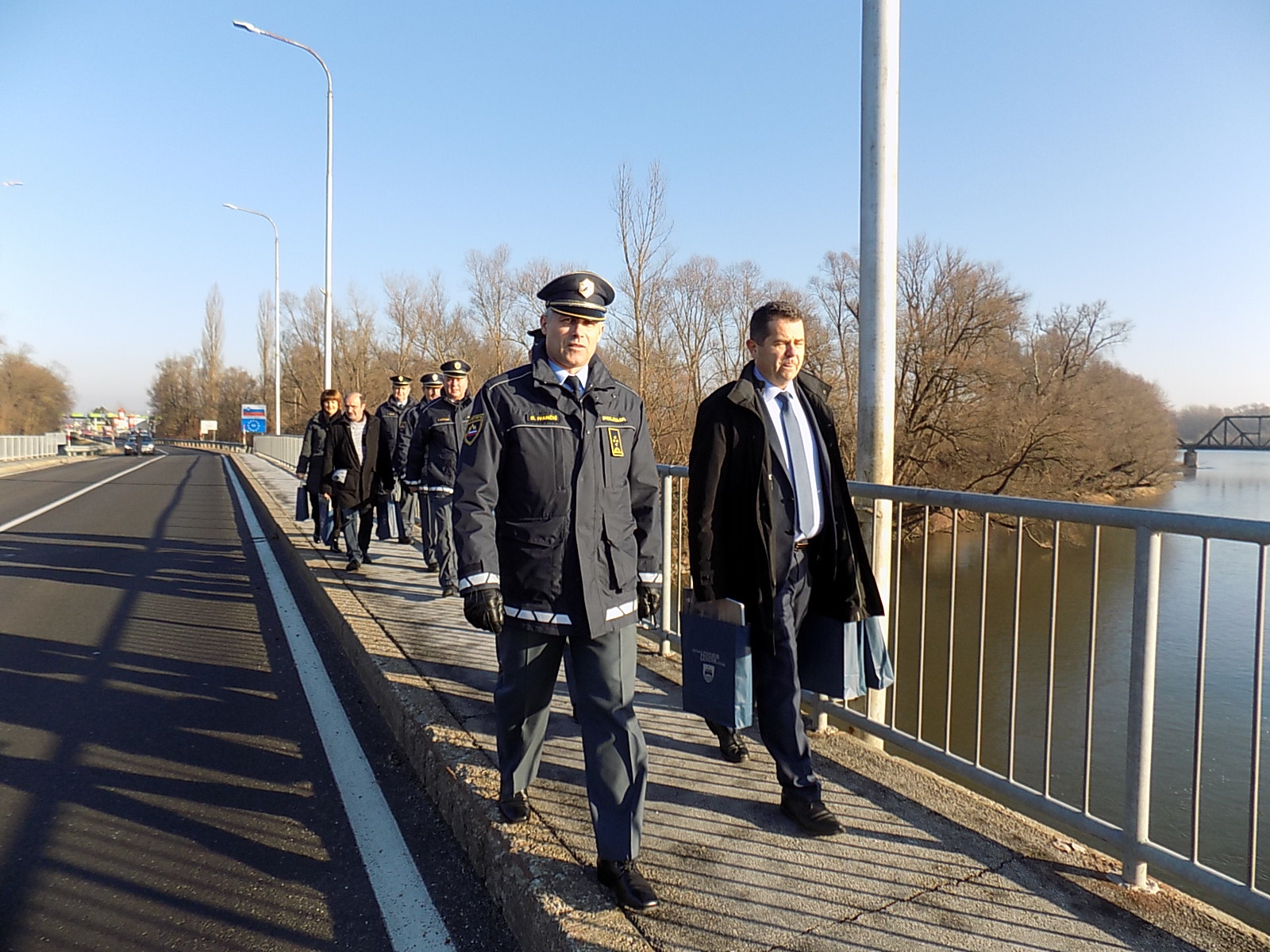 FOTO Tradicionalni susret hrvatske i slovenske policije na mostu preko rijeke Mure