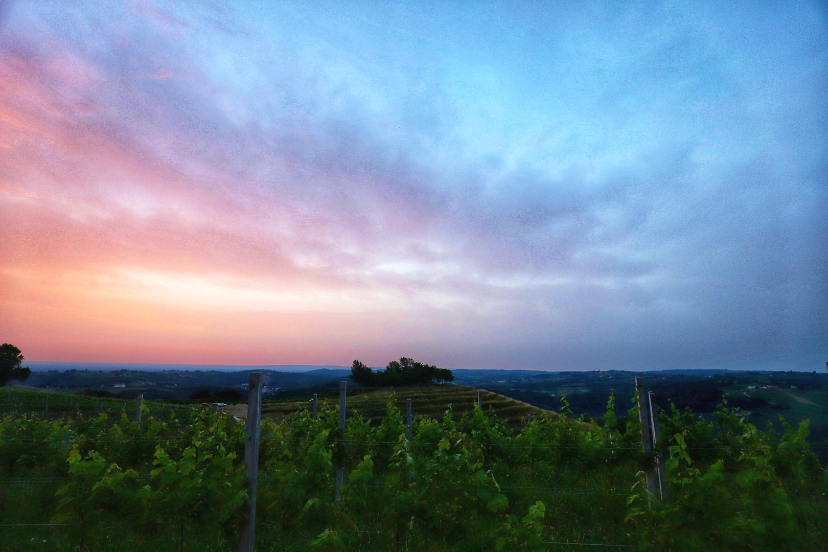PRIZOR KOJI SE PAMTI Doček prvih zraka ljetnog sunca na Mađerkinom bregu nikog nije ostavio ravnodušnim PRIZOR KOJI SE PAMTI Doček prvih zraka ljetnog sunca na Mađerkinom bregu nikog nije ostavio ravnodušnim