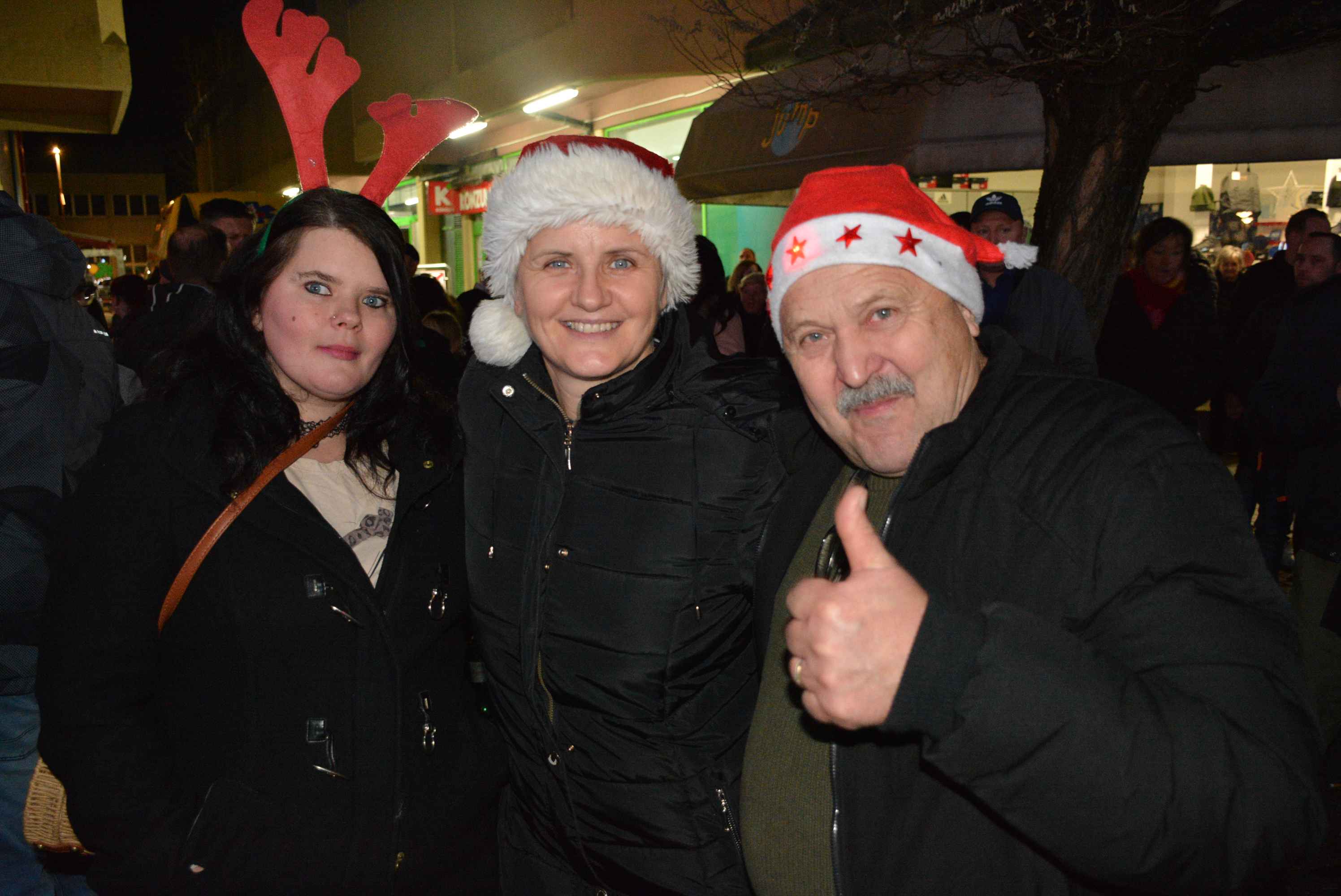 FOTO/VIDEO Čakovec veselo proslavio dolazak 2024. uz ritam ‘Noćne smjene’ i puni trg