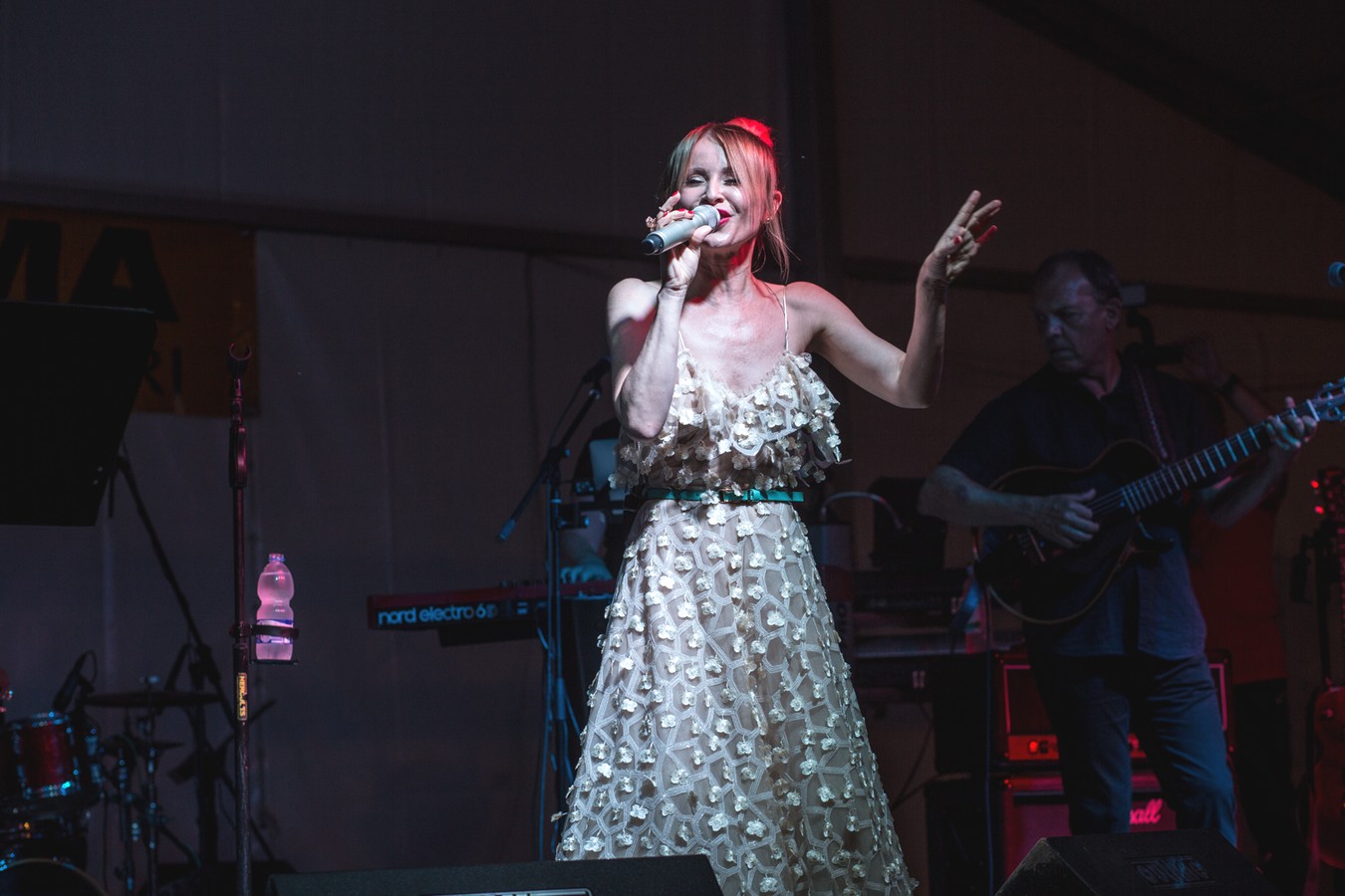 Danijela Martinović zabavljala publiku ispod šatora u Svetom Martinu na Muri