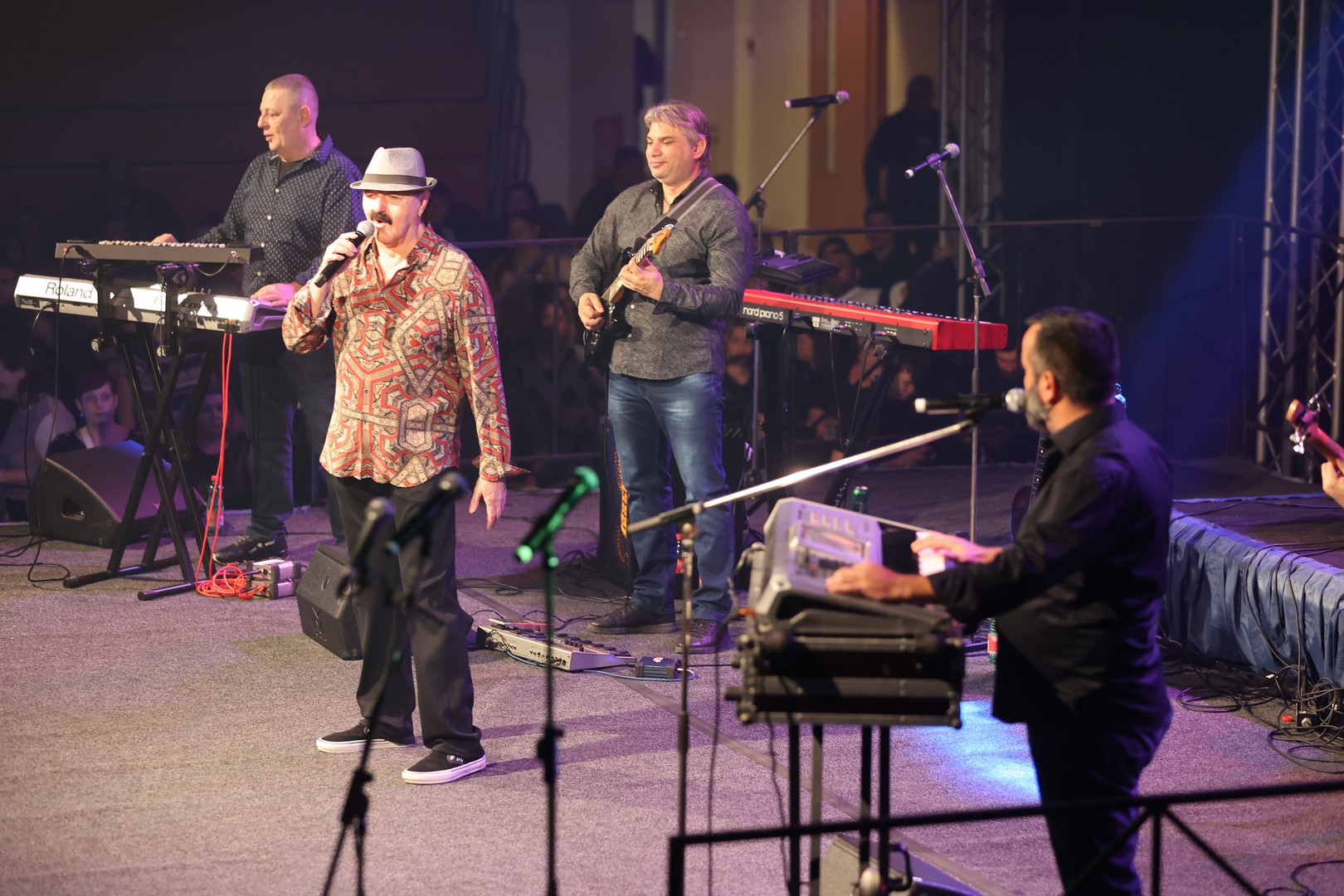 KONCERT U ČAKOVCU Haris Džinović svojim hitovima rasplesao i raspjevao publiku