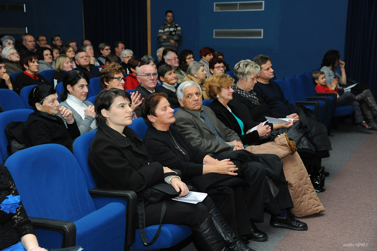 267610807dsc9811245475