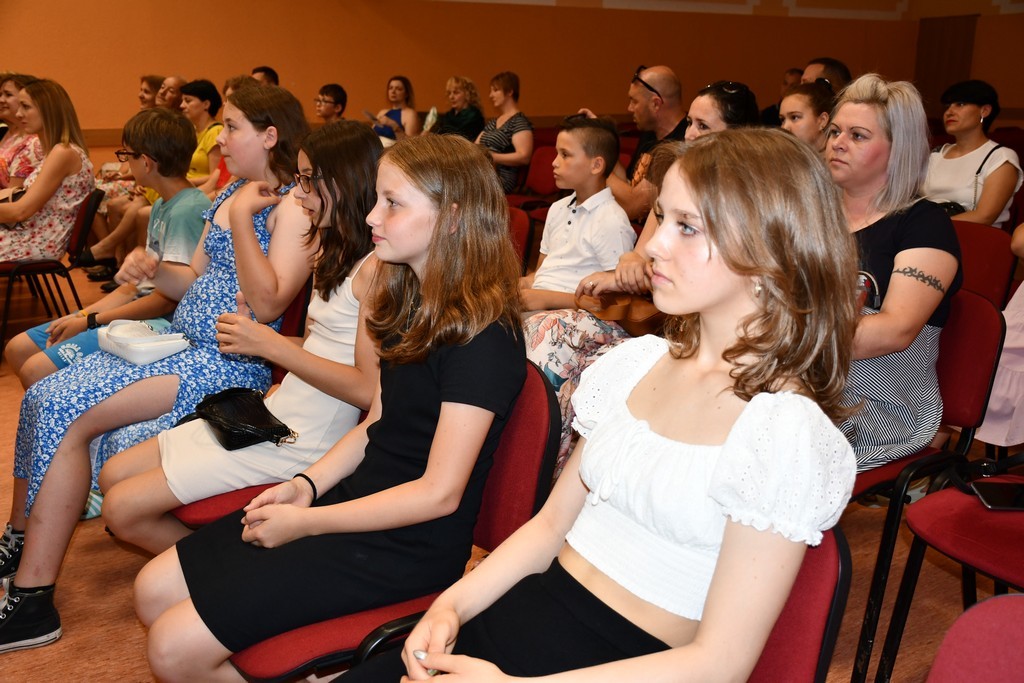PRIJEM UČENIKA Učenici Osnovne škole Belica, sudionici županijskih i državnih natjecanja, na prijemu kod načelnika Taradija PRIJEM UČENIKA Učenici Osnovne škole Belica, sudionici županijskih i državnih natjecanja, na prijemu kod načelnika Taradija