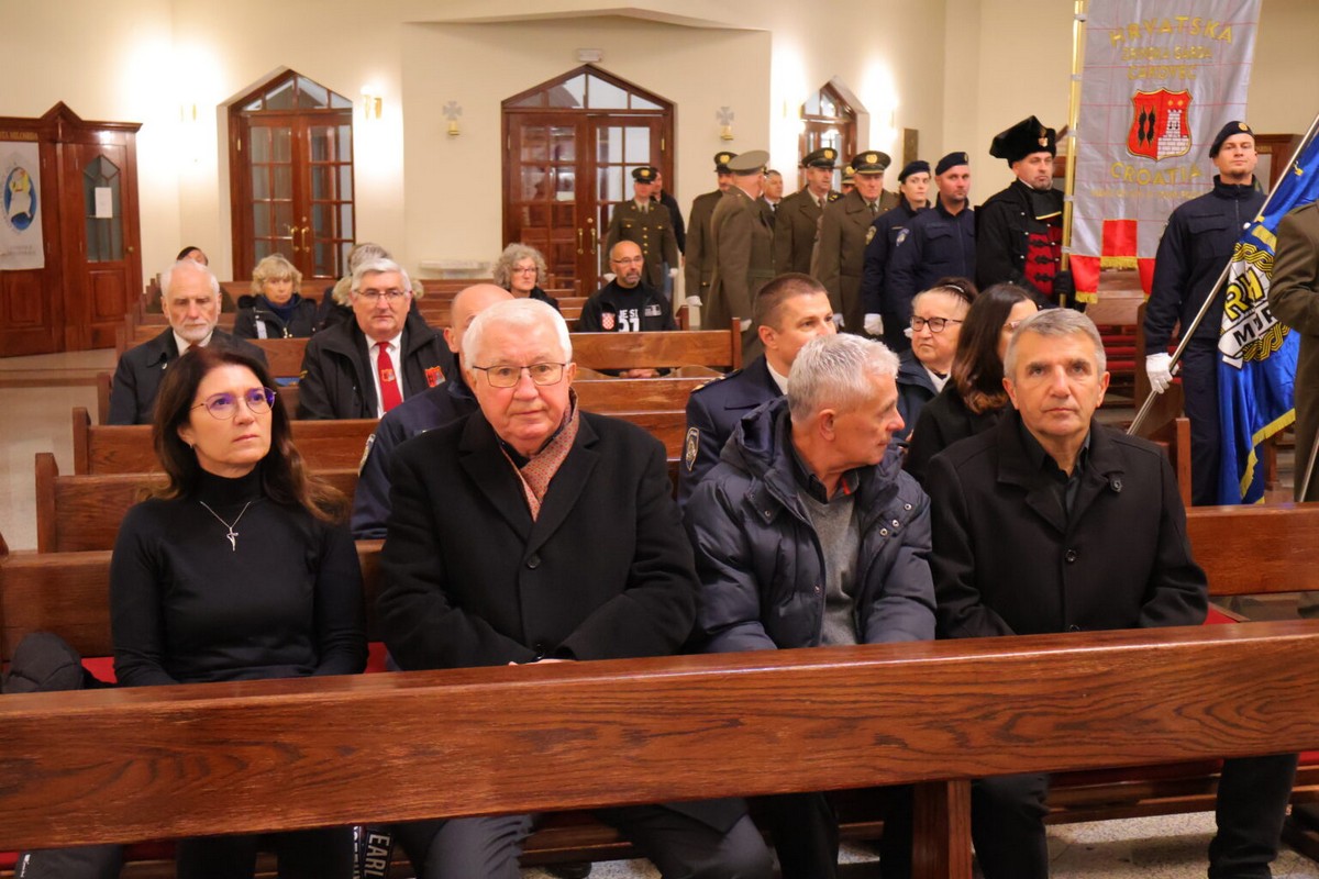 DAN SJEĆANJA Čakovec se i ove godine dostojanstveno prisjetio žrtava Vukovara i Škrabrnje te obljetnice pogibije Nikole VII. Zrinskog DAN SJEĆANJA Čakovec se i ove godine dostojanstveno prisjetio žrtava Vukovara i Škrabrnje te obljetnice pogibije Nikole VII. Zrinskog