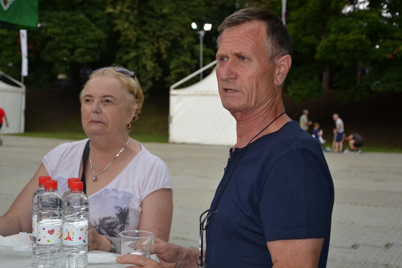 U jezeru Staroga Grada posjetitelji uživali u besplatnom ručku