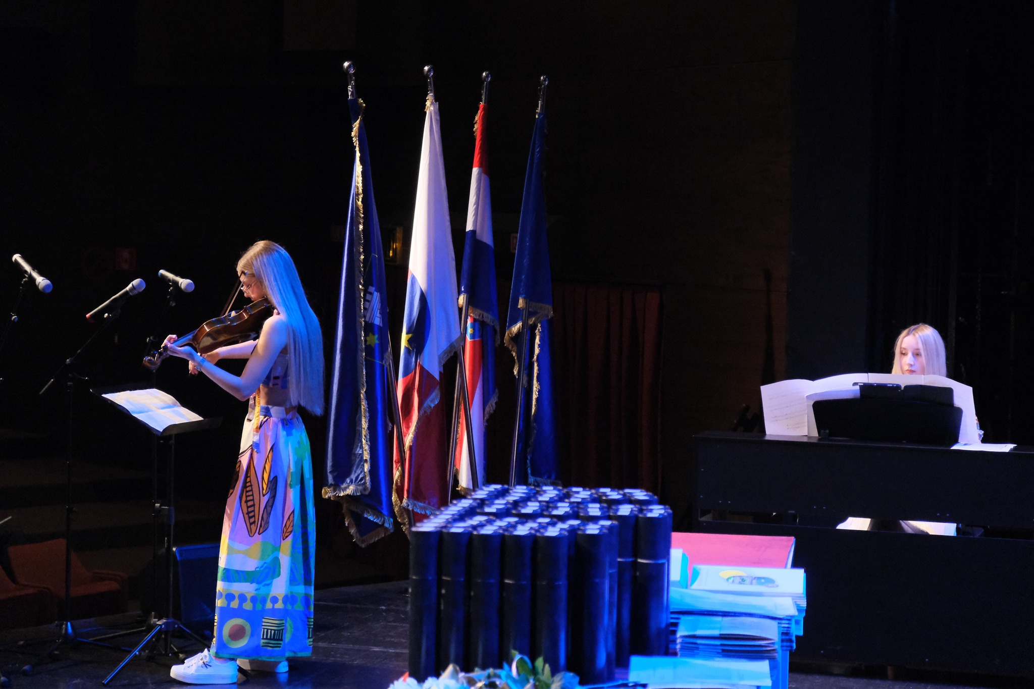 GIMNAZIJA JOSIPA SLAVENSKOG Predivni trenuci s podjele svjedodžbi