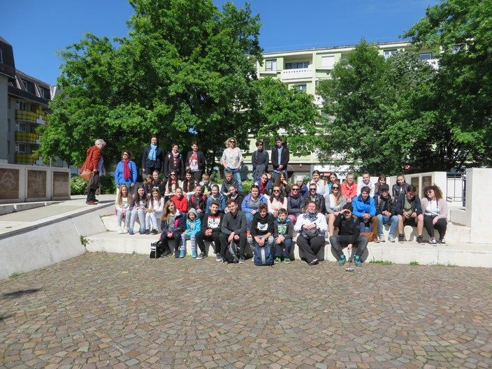 1844650563283457357577986895952