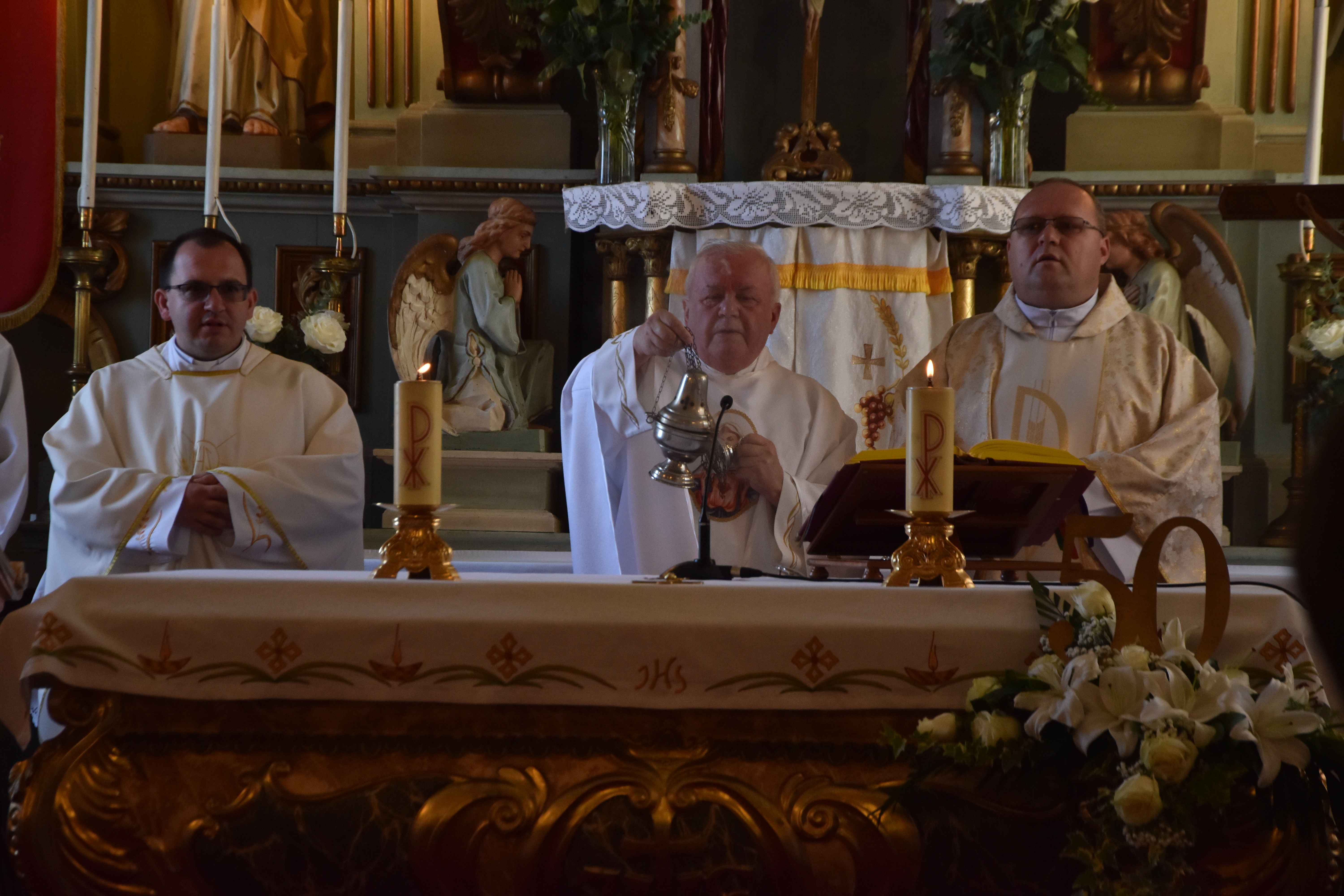 FOTO Selnica: Velečasni Josip Horvat obilježio Zlatnu svetu misu- 50 godina svećeništva FOTO Selnica: Velečasni Josip Horvat obilježio Zlatnu svetu misu- 50 godina svećeništva