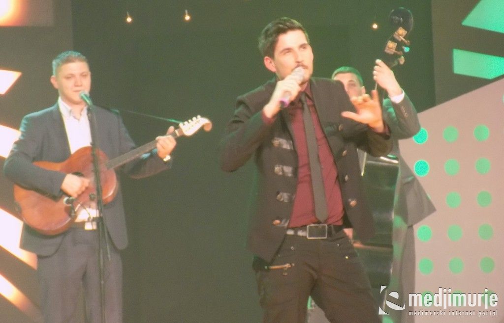 lijepomnasom0024671599