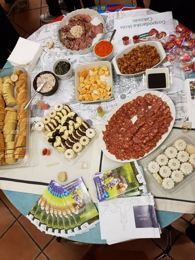 2269060010155904771842241657577