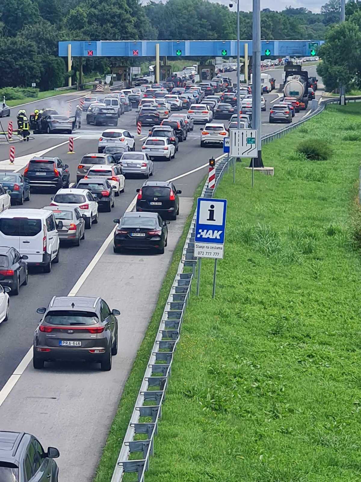Požar auta na autocesti A4