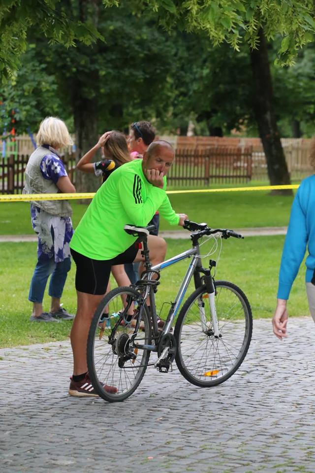 3370357210215114570114594898777