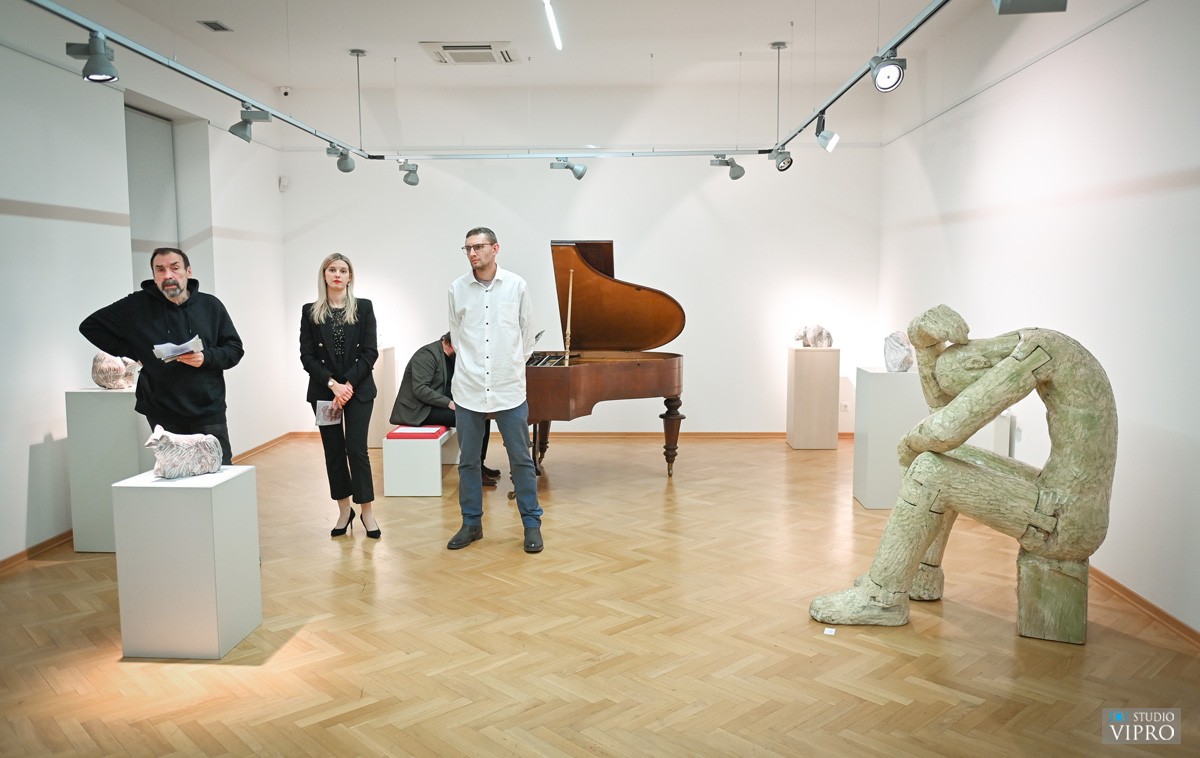 MUZEJ CROATA INSULANUS Otvorena je izložba skulptura Ivana Mladenovića